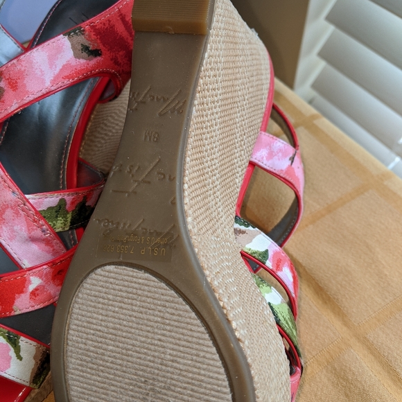 Shoes - Picture 5 of 6